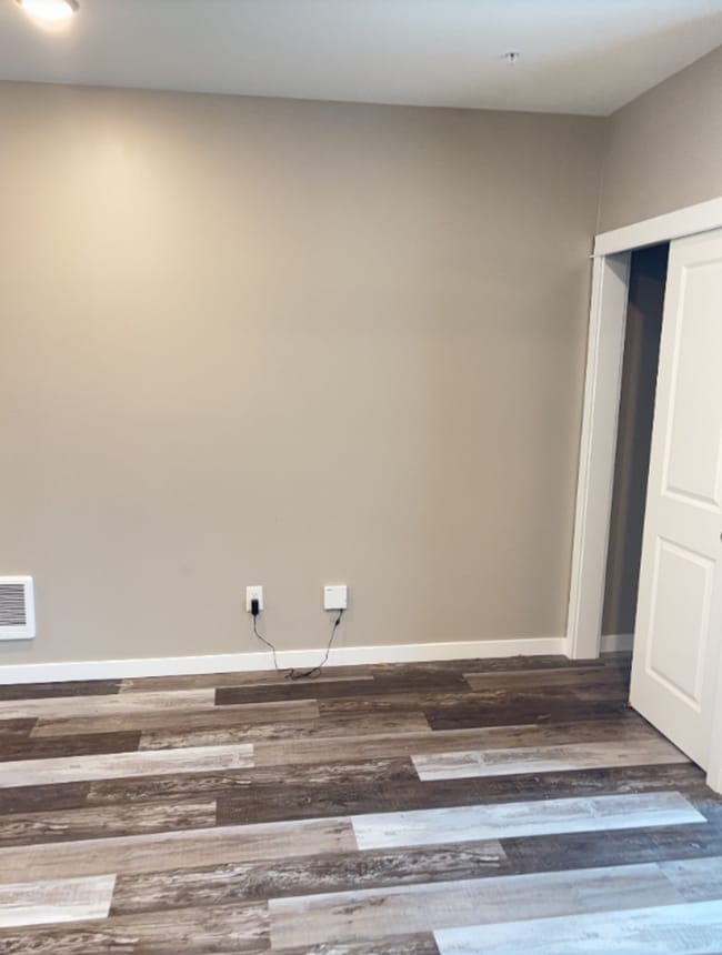 Building Photo - Studio Apartment Available in August!