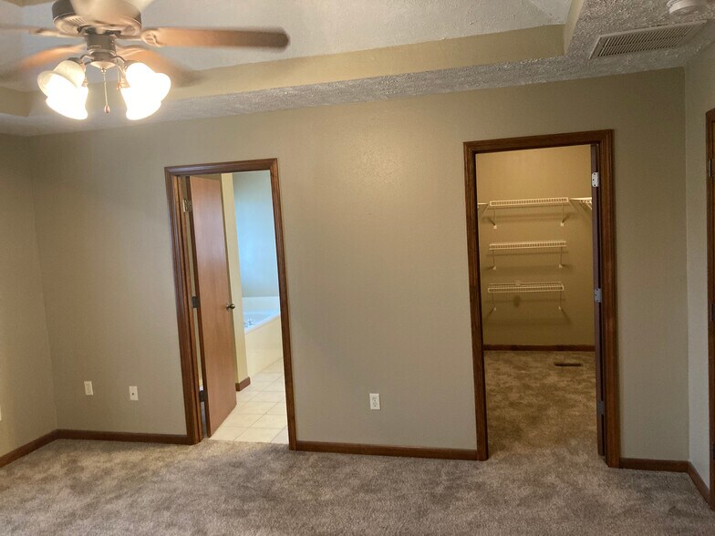 Building Photo - 502 Pepper Hill Dr