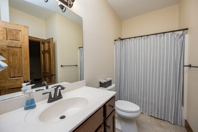 Building Photo - 153 Golden Meadow Ln