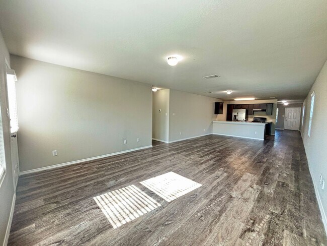 Building Photo - 4-bed 2-bath home in Alamo Ranch Area