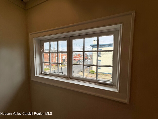 Building Photo - 340 Main St