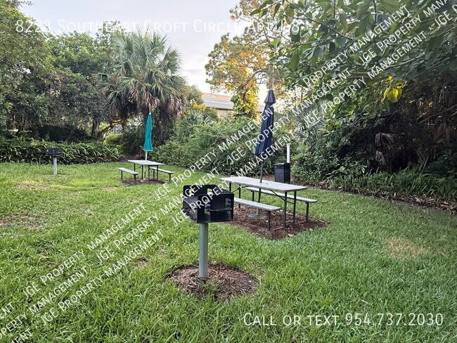 Building Photo - 8228 SE Croft Cir