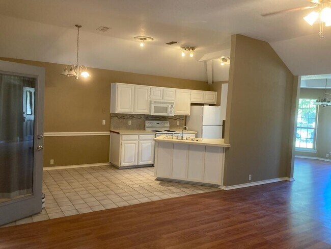 Building Photo - 1115 Hilton Dr