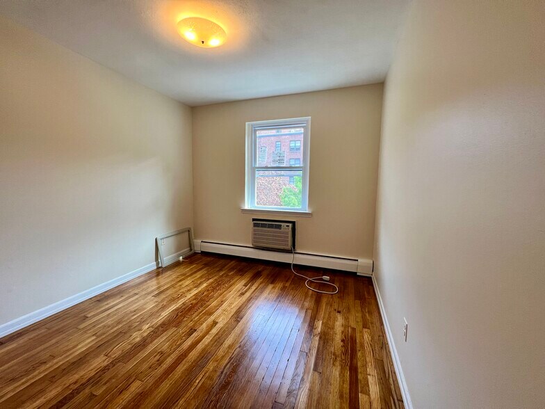 3rd Bedroom - 14435 38th Ave