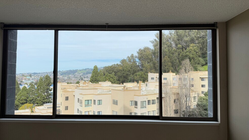 Building Photo - 555 Pierce St