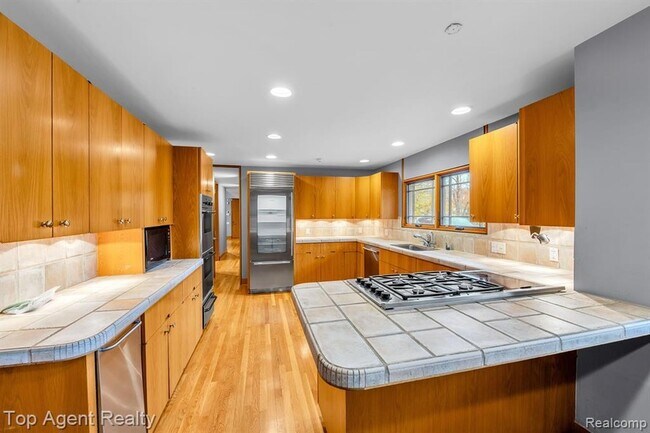 Building Photo - 5760 Snowshoe Cir