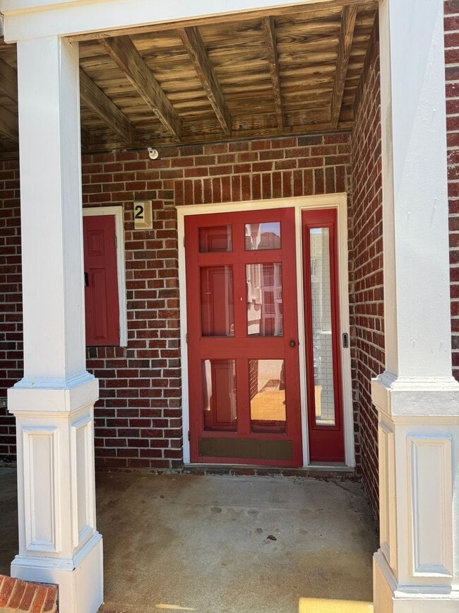 Primary Photo - Lovely 2 Bedroom King's Grant Condo