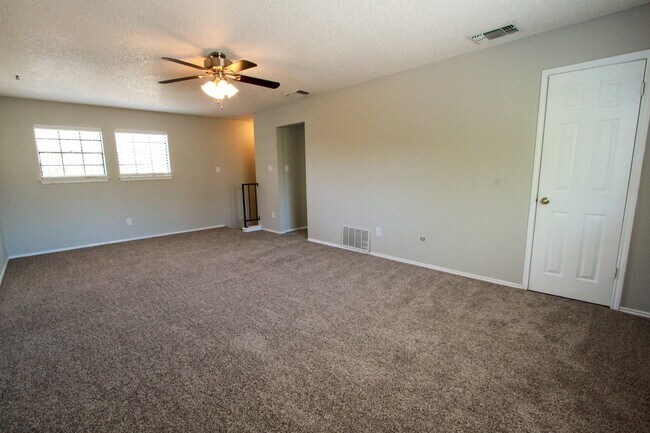 Building Photo - Updated 4 Bedroom • 2.5 Bath • West Round Rock • Downstairs Primary Suite • Two Living Areas • La...