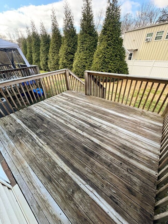 Building Photo - Modern 2-Bed, 2.5-Bath Townhome in Lenoir City