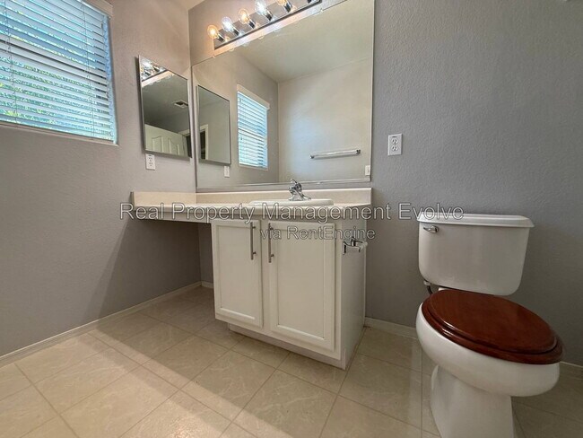 Building Photo - 21122 E Stonecrest Dr