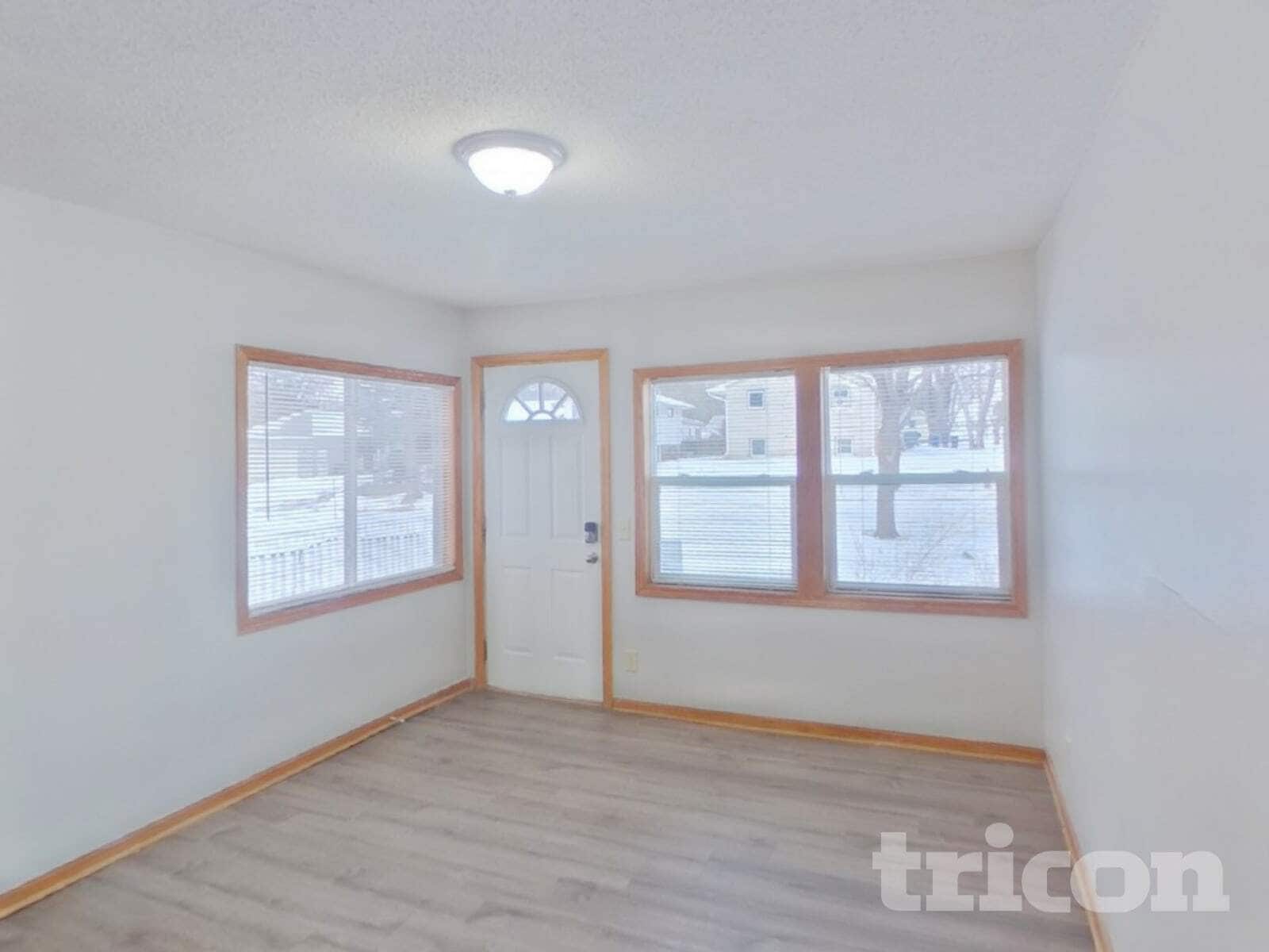 Building Photo - 2144 Sherwood Ave