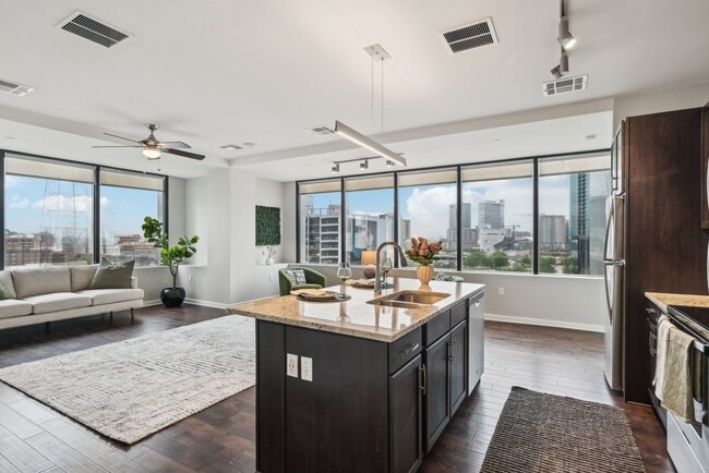 Building Photo - Remi Downtown