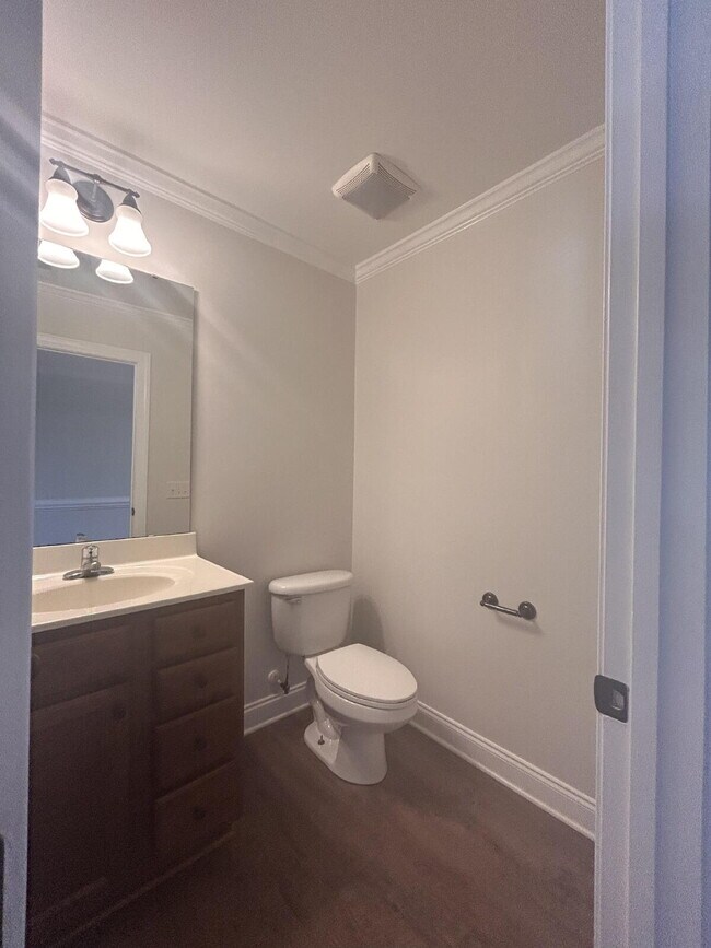 Building Photo - Beautiful 3 Bedroom, 2.5 Bath Townhome in South Pointe!
