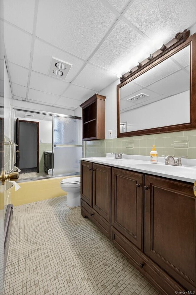 Building Photo - 9 Bay Beach Ave