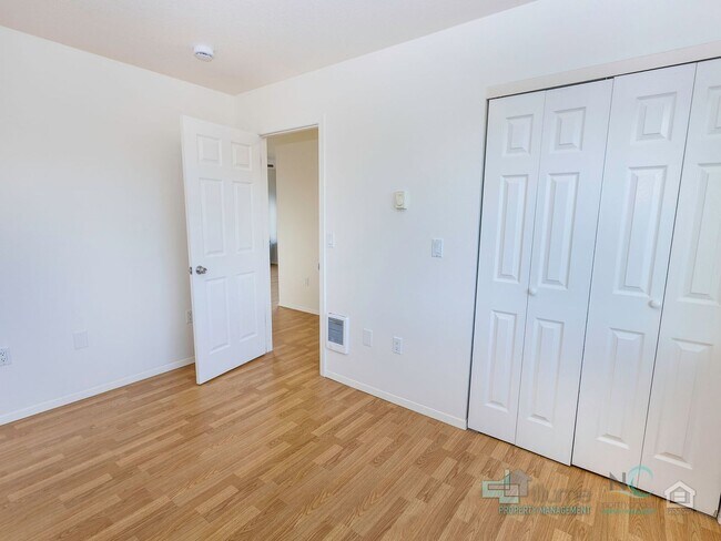 Building Photo - 849 1st Ave