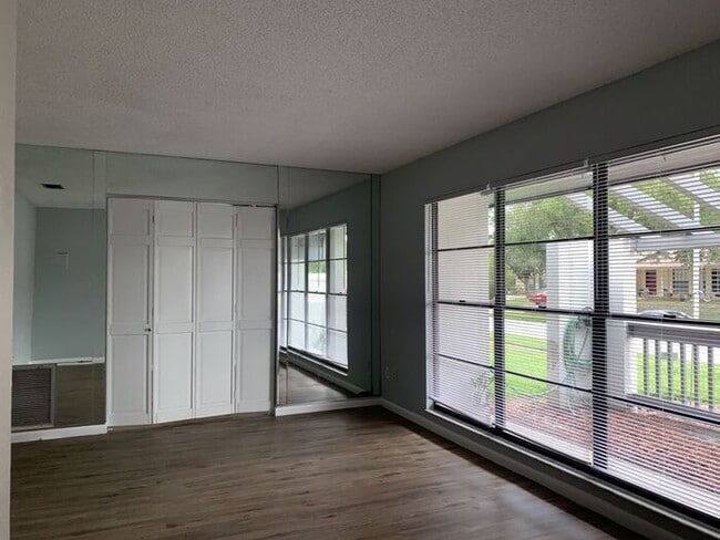 Building Photo - LOVELY NORTHDALE POOL HOME