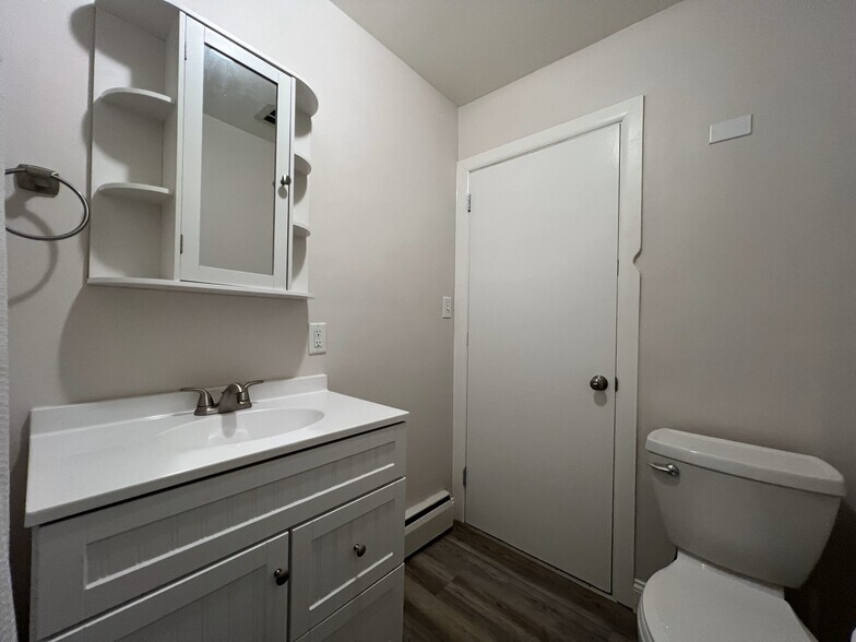 Bath - 143 Seminary Ave