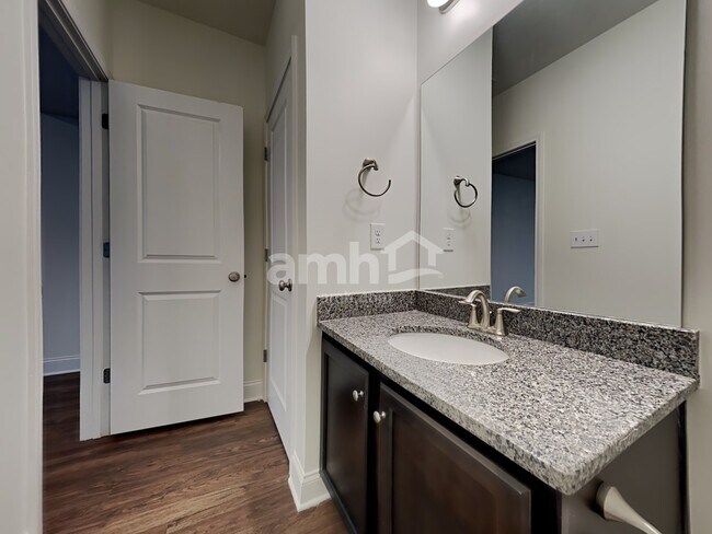 Building Photo - 5275 Valley Dr