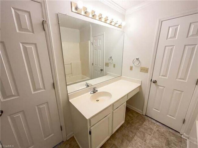 Building Photo - 119 Edgedale Ct