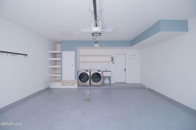 Building Photo - 4744 Excalibur Dr