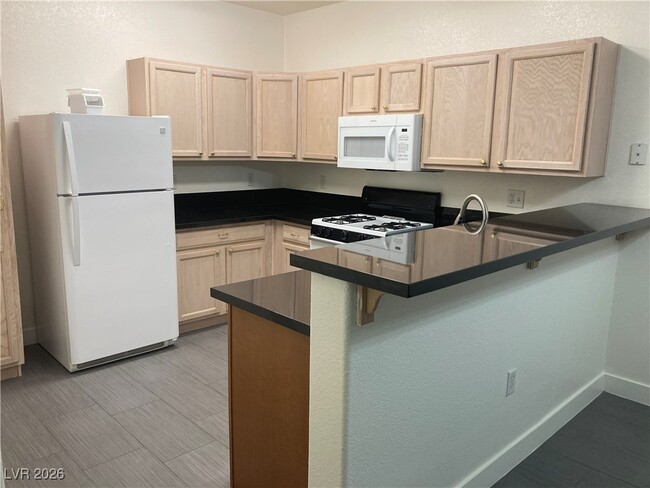 Building Photo - 2001 Quartz Cliff St