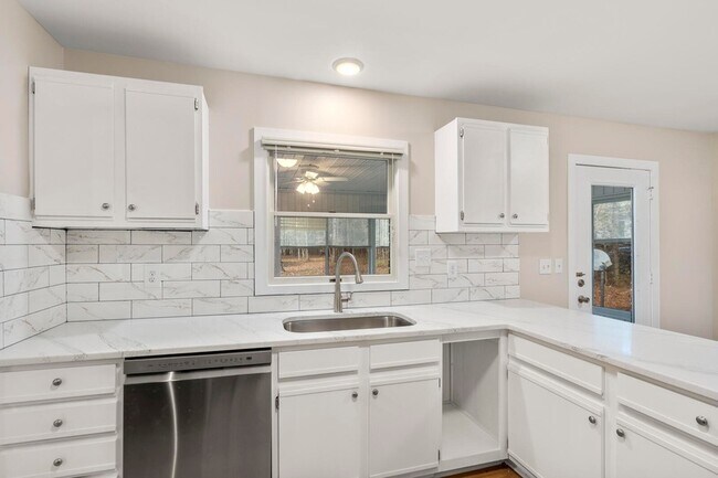 Building Photo - 298 Summerset Ln