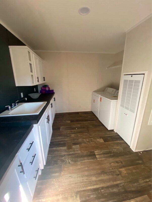 Building Photo - 325 Robin Ln