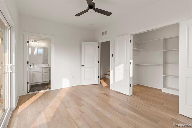 Building Photo - 2037 11th St