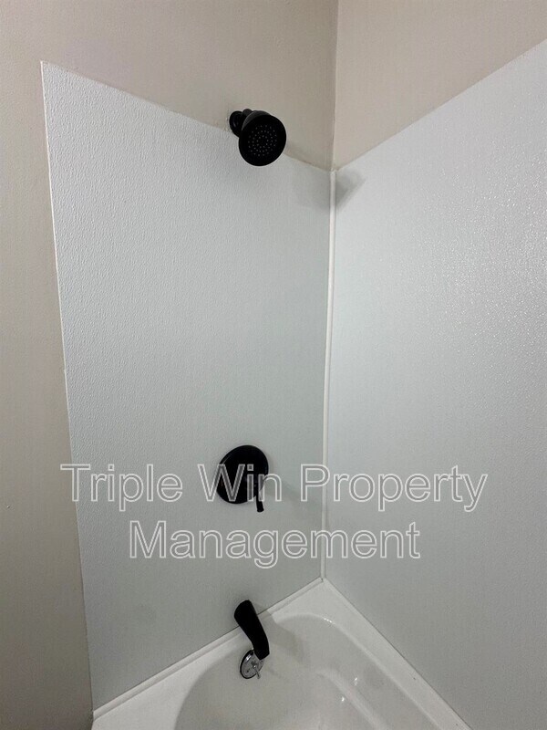 Building Photo - 3704 Taft Ave