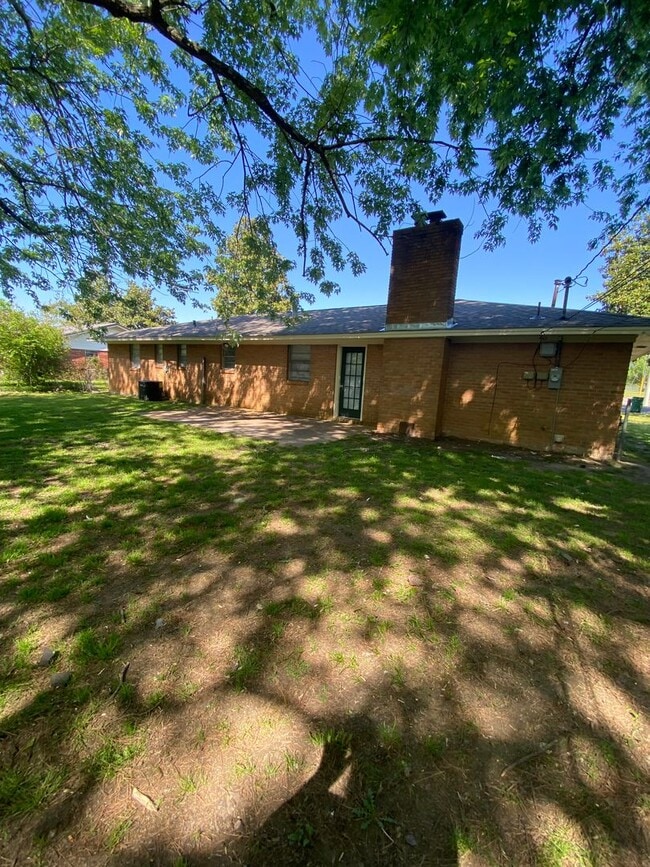 Building Photo - 451 S Thomas St