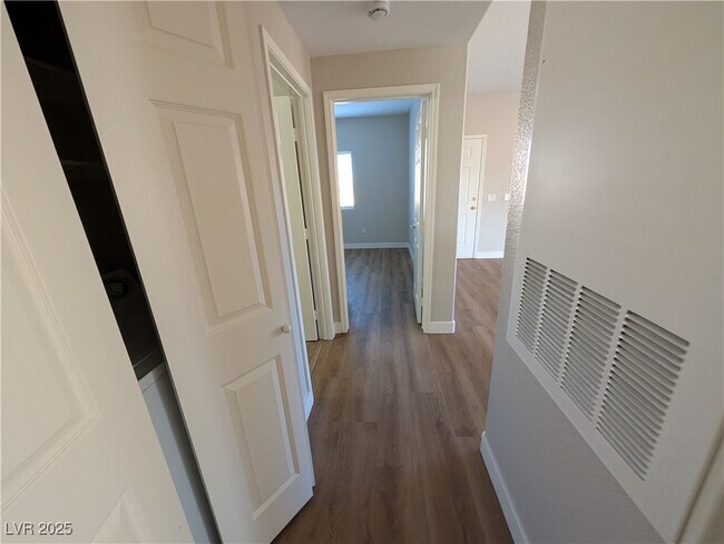 Building Photo - 1050 E Cactus Ave