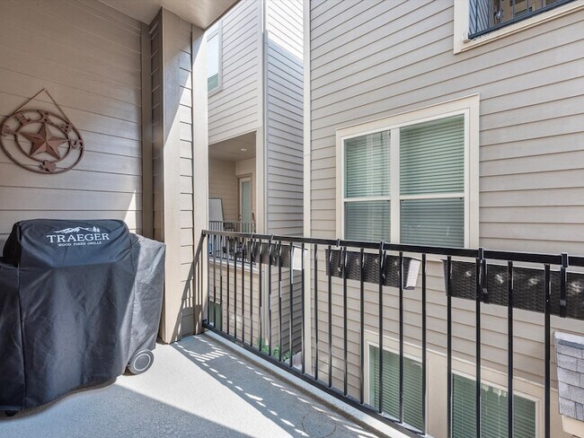 Building Photo - 1762 Sierra Crest Dr