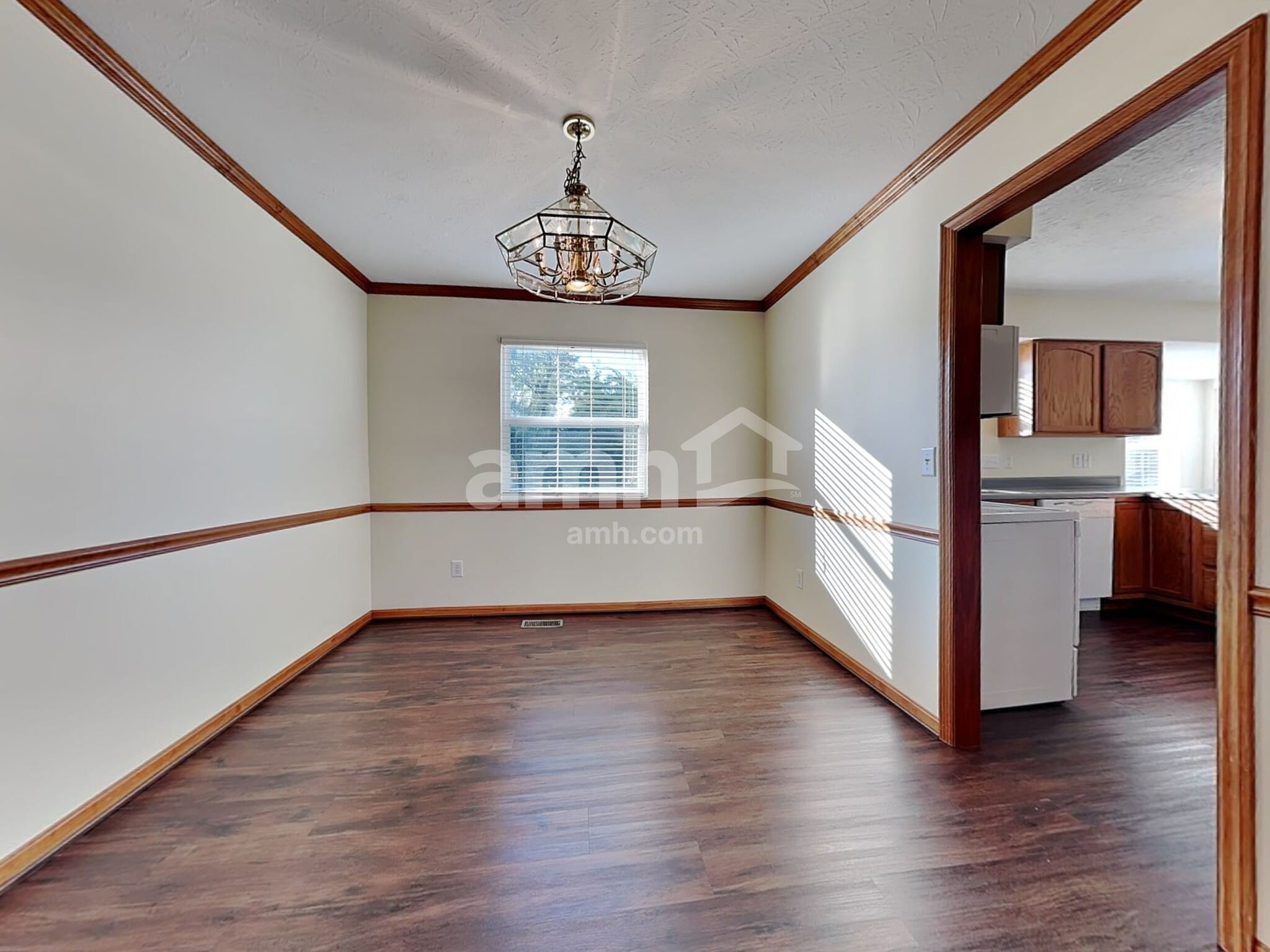 Building Photo - 6088 Lakewood Dr