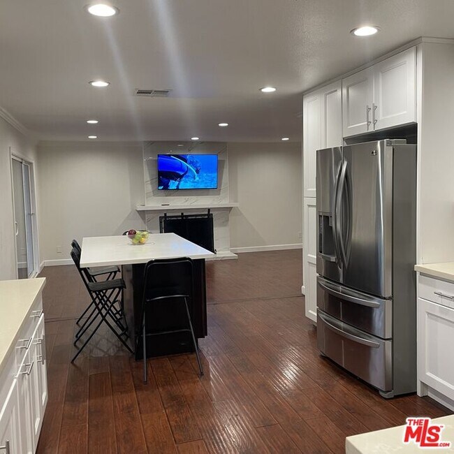 Building Photo - 11158 Newcastle Ave