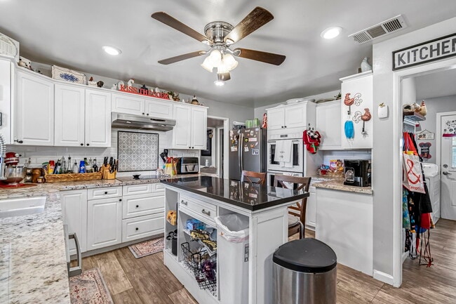 Building Photo - 6286 N 10th St