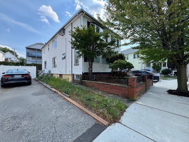 Building Photo - 47 Estes St