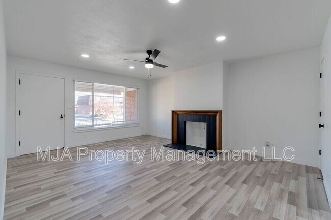 Building Photo - 2642-2642 S 800 E