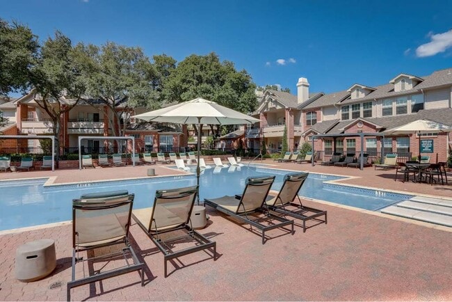 Building Photo - Courts of Bent Tree