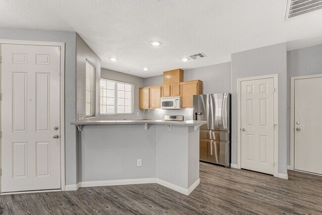 Building Photo - 3909 Sweet Pine St