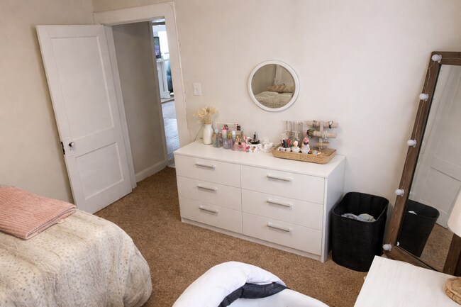 Building Photo - 362 Oldham Ave