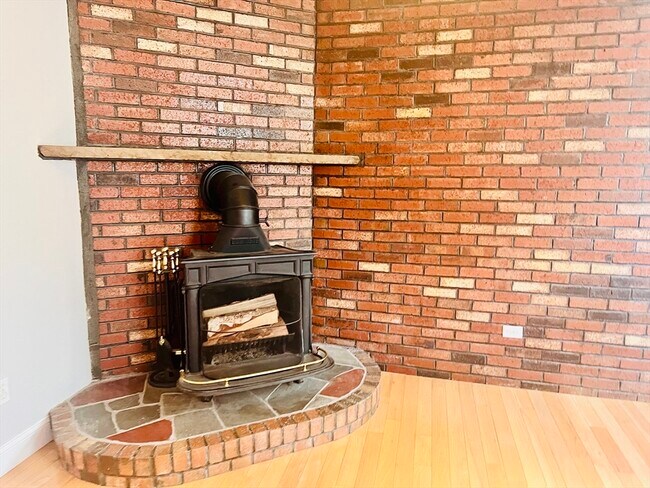 Building Photo - 59 Phillips St