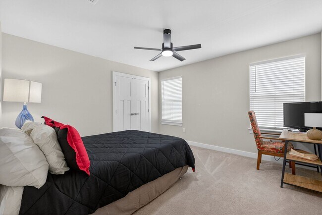 Building Photo - 9733 Goldenrod Ct