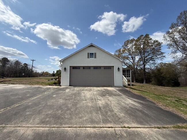 Building Photo - 1447 N Old Greensboro Rd