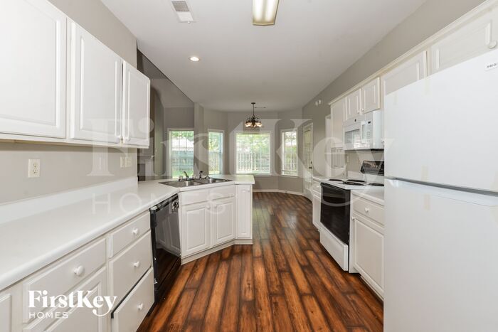 Building Photo - 995 Nesting Wood Cir W