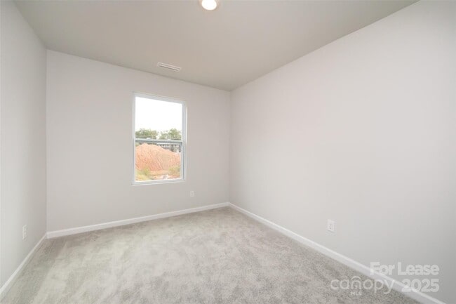 Building Photo - 2550 Lydia Ave