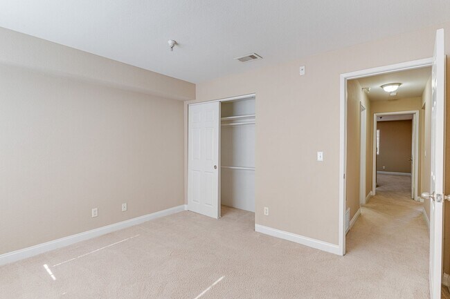 Building Photo - UPSTAIRS 2 BEDROOM CONDO! GATED COMMUNITY!...