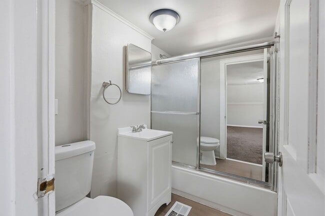 Building Photo - 1301 E Muir Ave