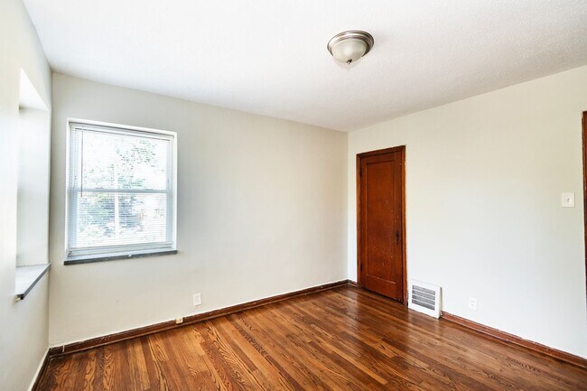 Building Photo - 5322 Miami St