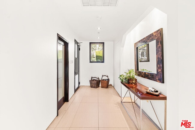 Building Photo - 2473 La Condesa Dr