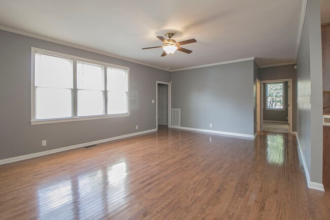 Building Photo - 702 Mt Vernon Dr